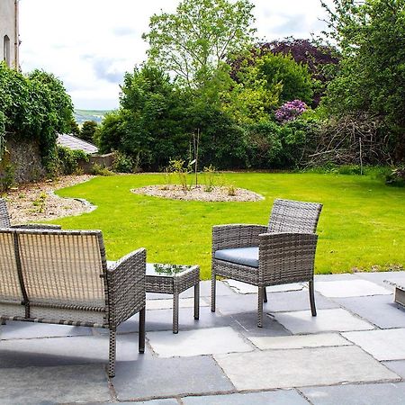 Dingle Garden Townhouse Bed & Breakfast Exterior photo The garden of the house
