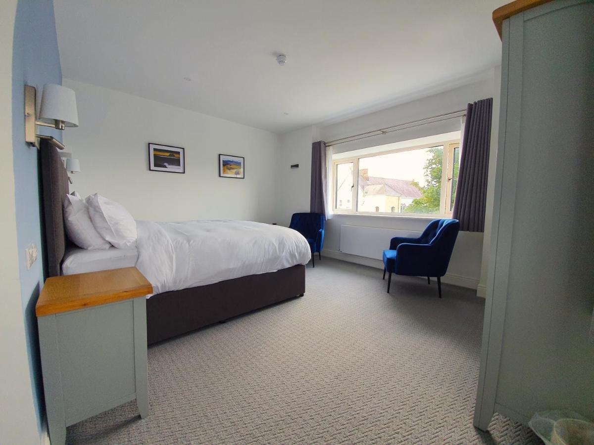 Dingle Garden Townhouse Bed & Breakfast Exterior photo A bedroom at the hotel