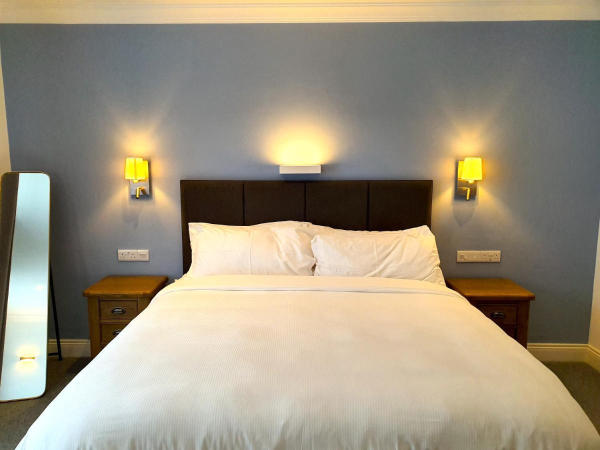 Dingle Garden Townhouse Bed & Breakfast Exterior photo A bedroom at the hotel