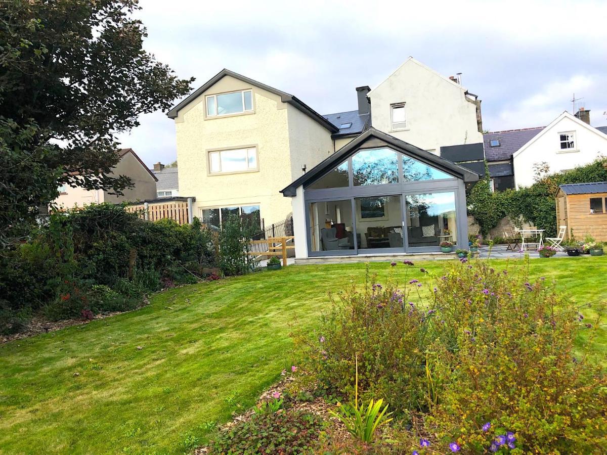 Dingle Garden Townhouse Bed & Breakfast Exterior photo The house of the artist in 2019