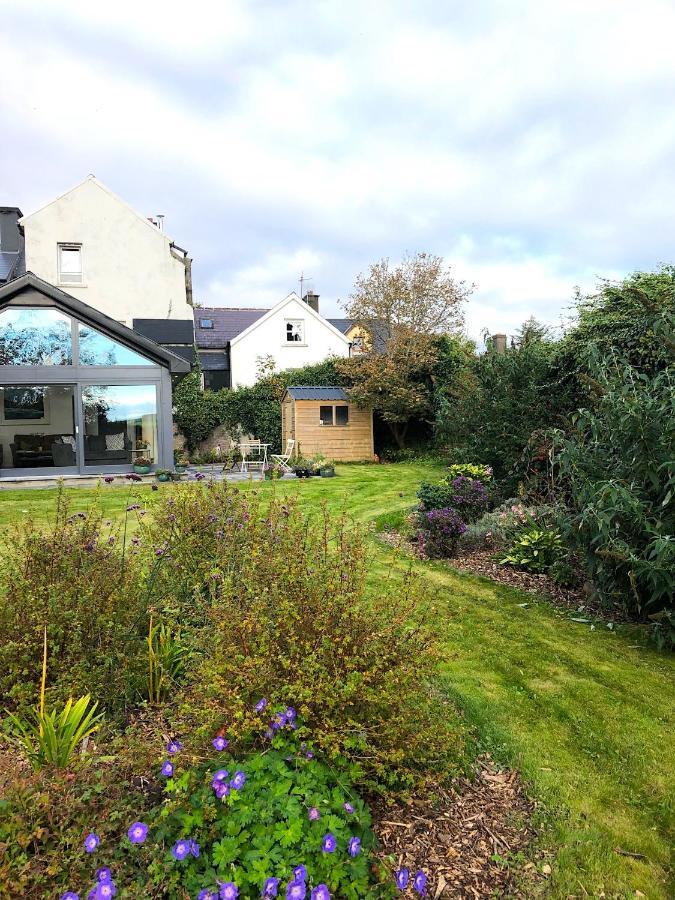 Dingle Garden Townhouse Bed & Breakfast Exterior photo The garden of the house