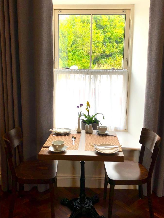 Dingle Garden Townhouse Bed & Breakfast Exterior photo A table set for breakfast