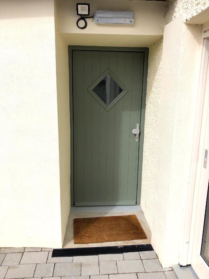Dingle Garden Townhouse Bed & Breakfast Exterior photo A composite door