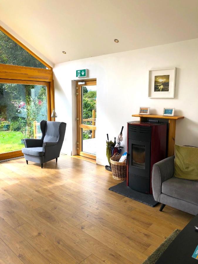 Dingle Garden Townhouse Bed & Breakfast Exterior photo The waiting room at the practice