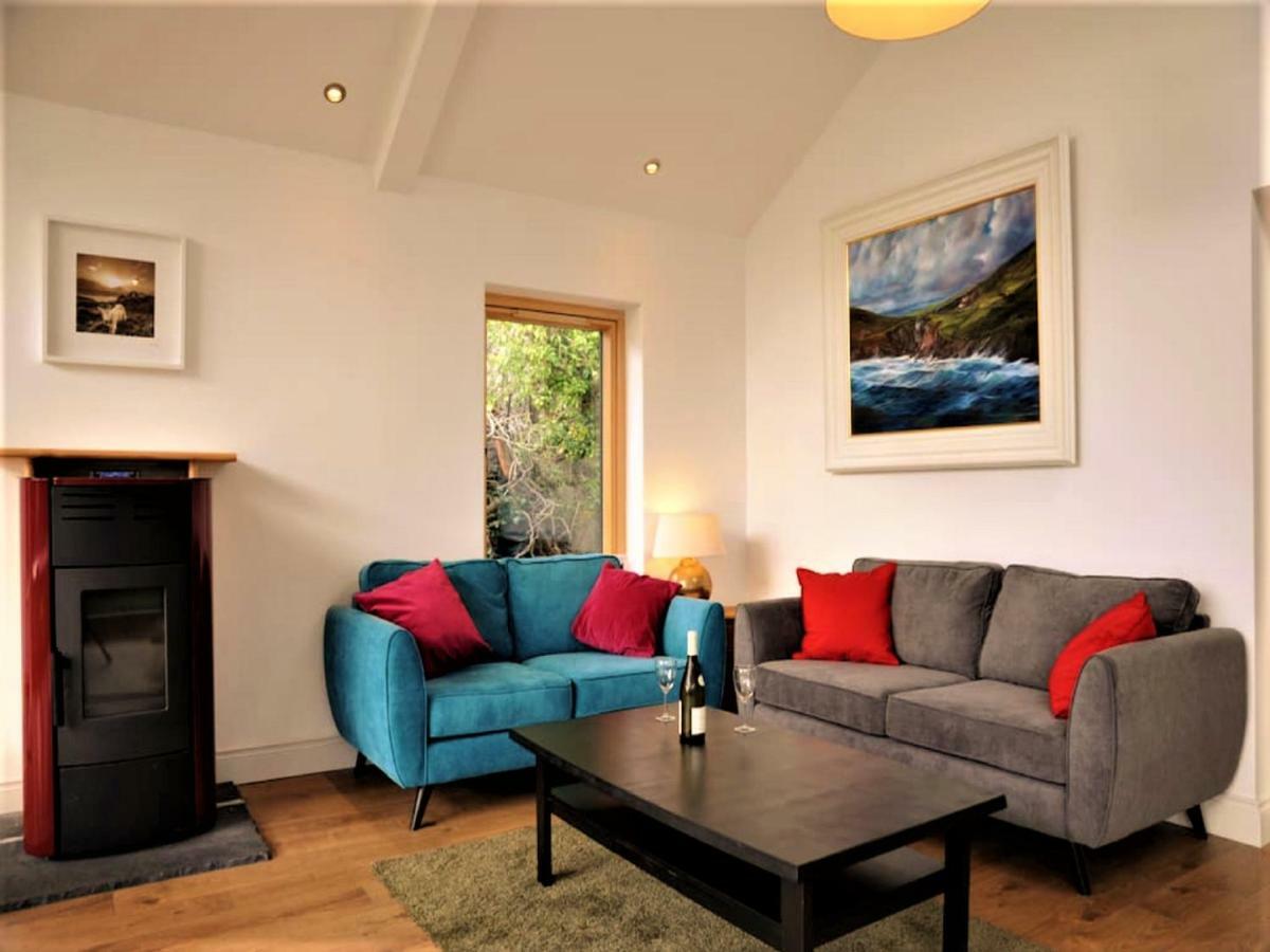 Dingle Garden Townhouse Bed & Breakfast Exterior photo The interior of the cottage