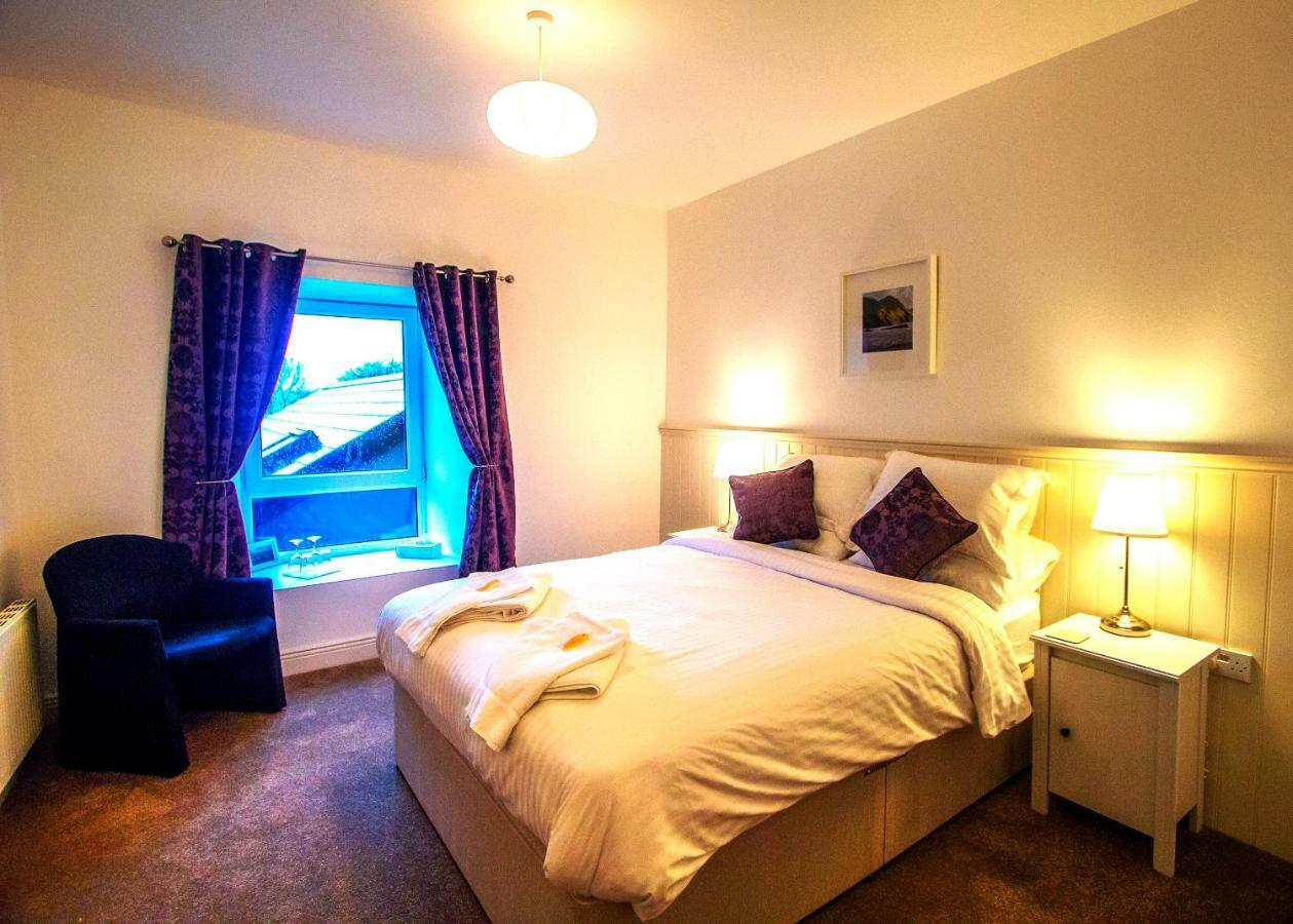 Dingle Garden Townhouse Bed & Breakfast Exterior photo A bedroom at the Old Post Office